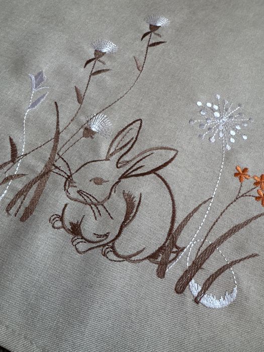 Bieżnik haftowany zajączki do prywatnych kolekcji