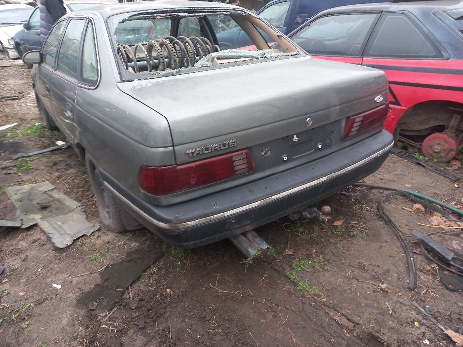 Форд Таурус кузов или частями