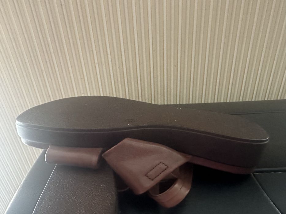 Продам шкіряні босоніжки