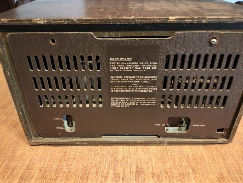 Rádio (válvulas) muito antigo PYE (ver desconto no texto)