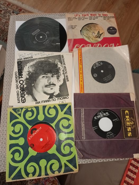 10 discos vinil 45 , muito antigos