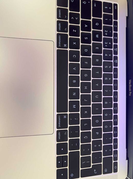 MacBook Pro 2019 A170864354232136449122