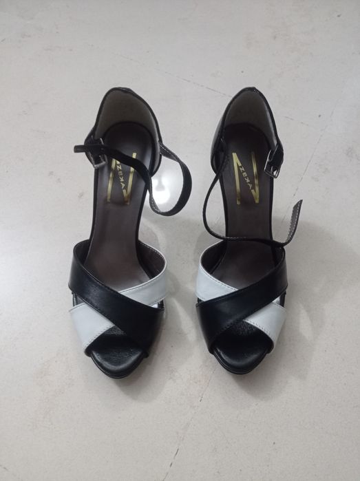 Sapatos Zeka de pele 38 Novos 

Tamanho 37

Envio pelos CTT ou entrega