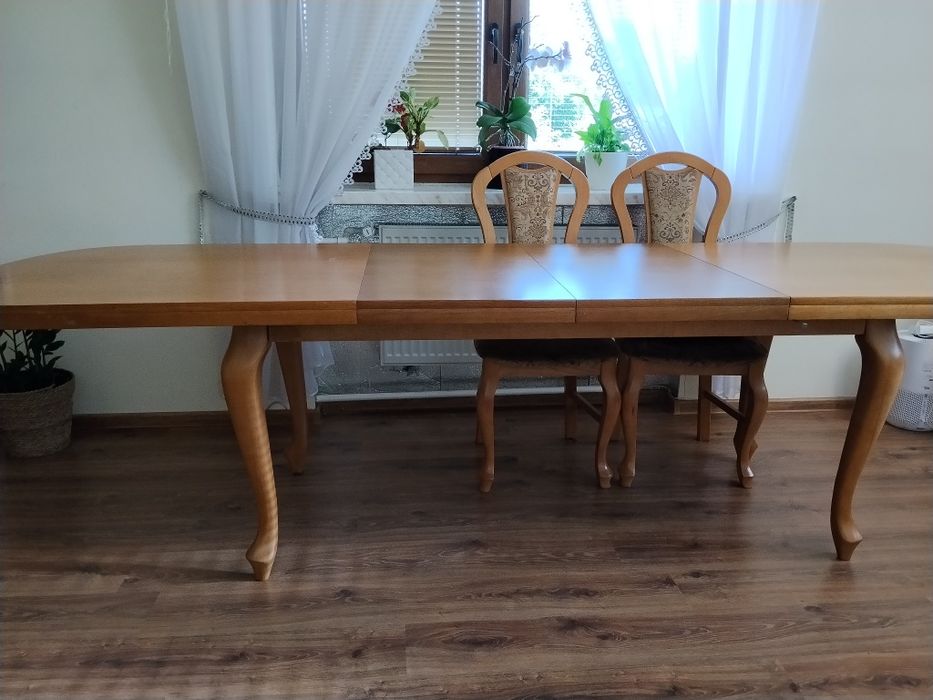 Stylowy stół do salonu