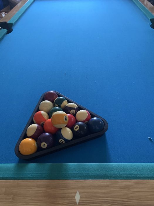 Mesa de snooker com acessórios