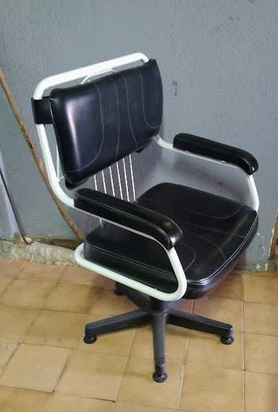 Cadeira nova com proteção