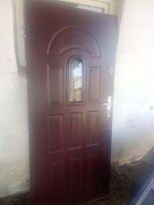 Drzwi zewnętrzne z futryną ( szerokość drzwi 90 cm z futryną 100 cm)