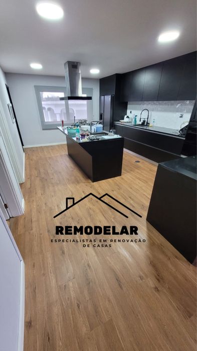 Installation of floating flooring65565673146755122