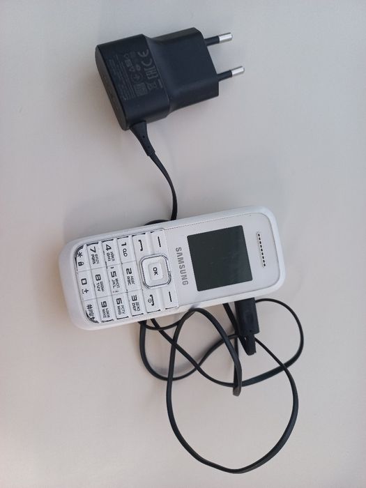 Мобільний телефон Самсунг кнопочний