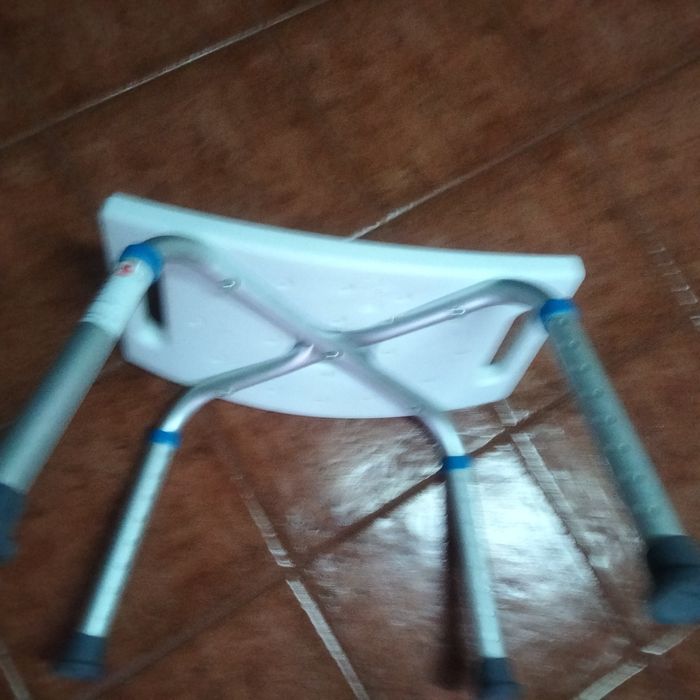 Banco de apoio a duche