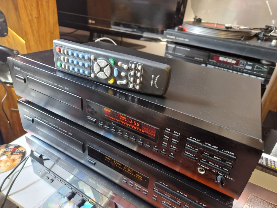 Odtwarzacz CD Yamaha CDX 560 z pilotem