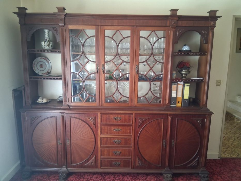 Aparador louceiro grande em madeira