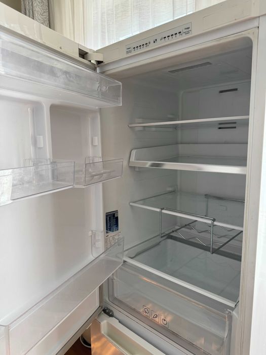 Lodówka No-Frost Samsung RB29FSRNDWW z zamrażarką dolną