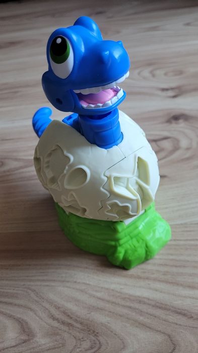 Play doh Hasbro wykluwający się dinozaur