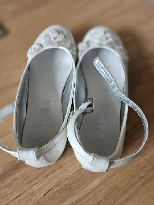 Biale buty 33 włoskie lakierki