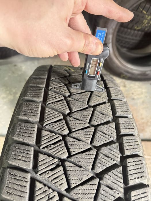 18 225/65 Bridgestone Blizzak DM-V2 шини зимові комплект