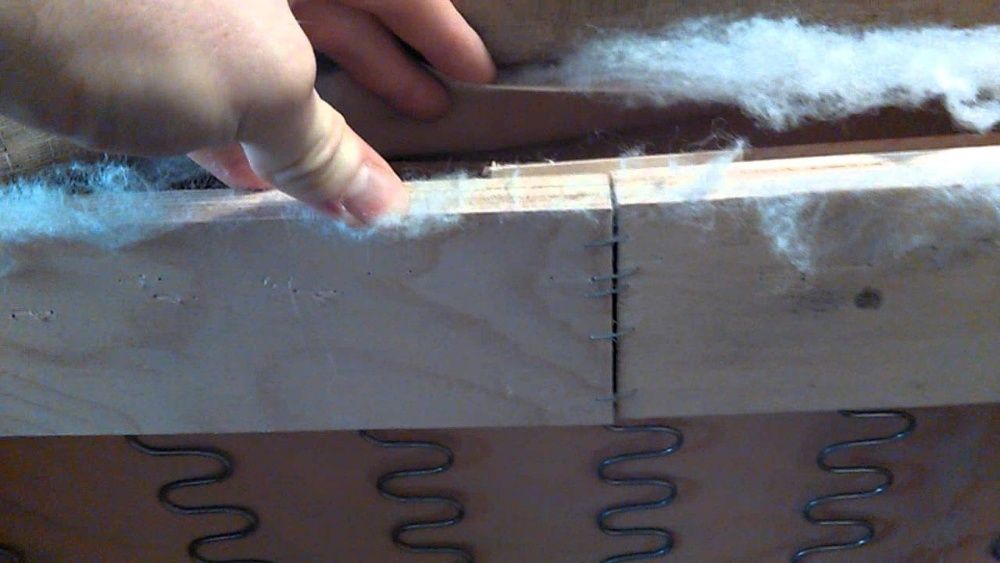 Ремонт диванов в Киеве. Перетяжка мебели. Замена пружин и поролона