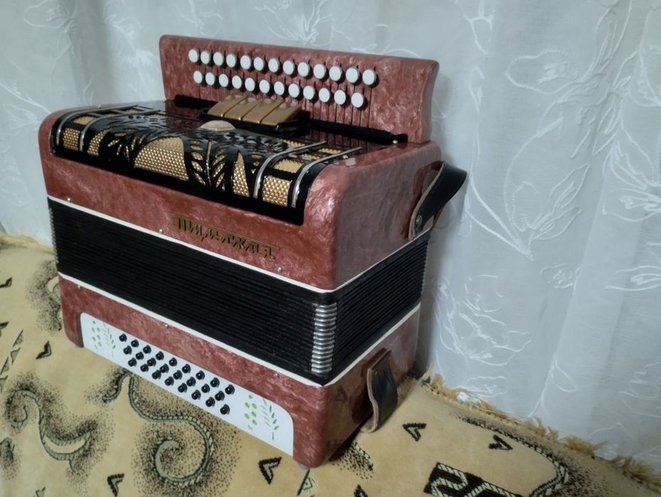Продам гармонь гармошку тульська