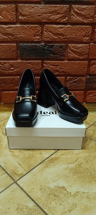 Eleganckie czarne loafersy na słupku rozmiar 39