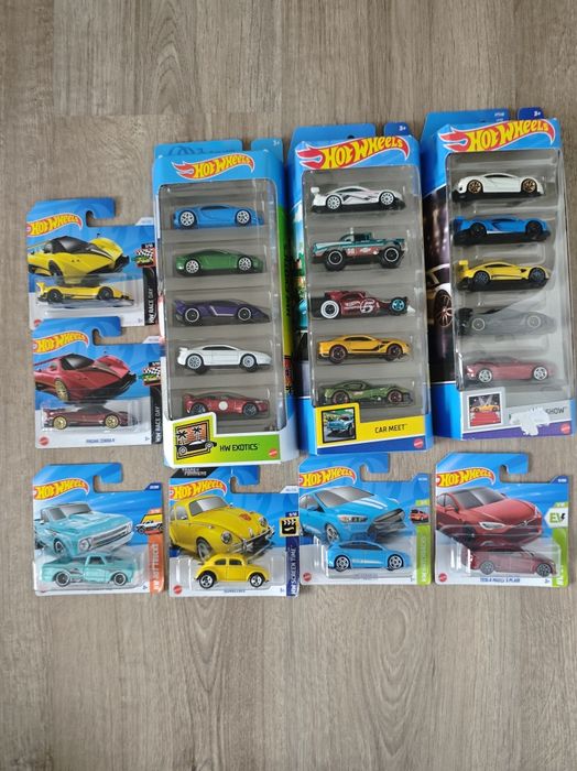 Hot Wheels antigos e recentes
