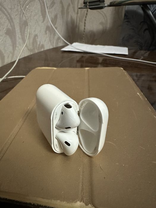 Продаю оригінальні бездротові навушники Apple AirPods 2