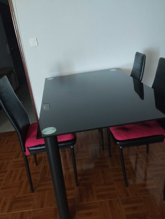 Mesa de jantar em vidro