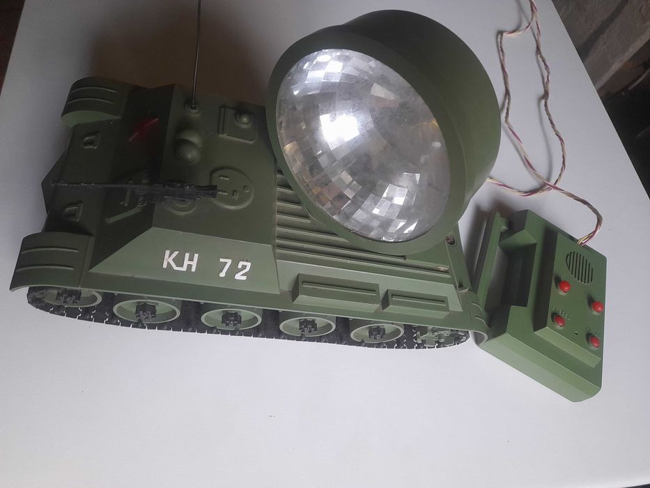 Танк с прожектором, раритет в коллекцию