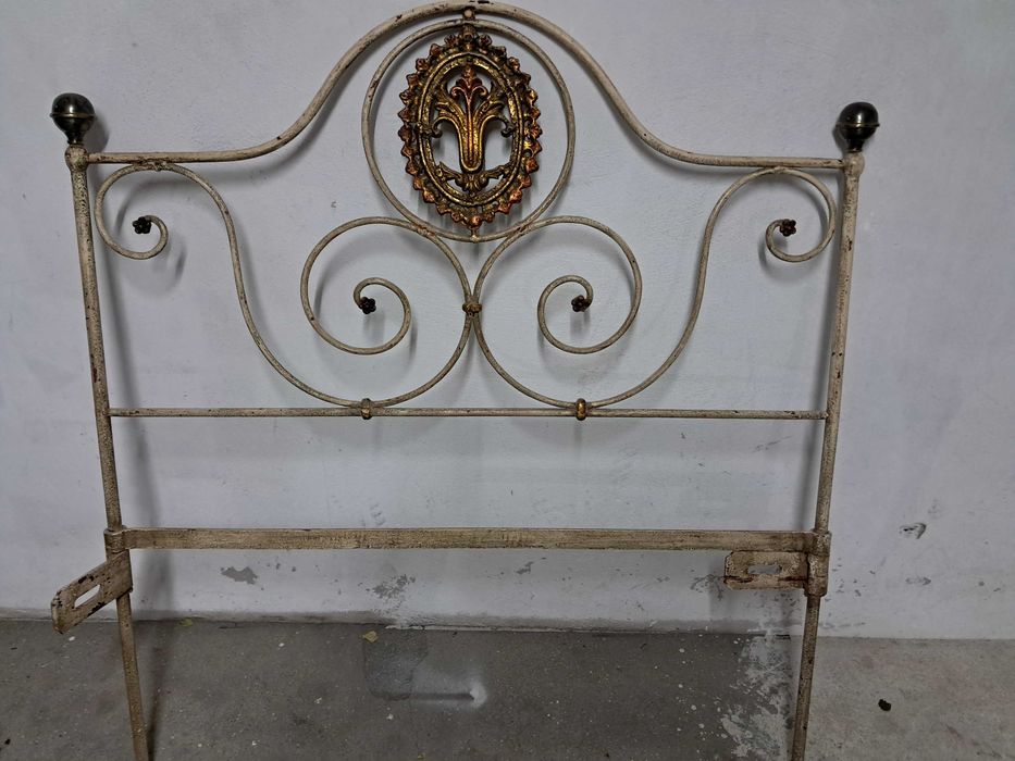 Cama ferro corpo e meio