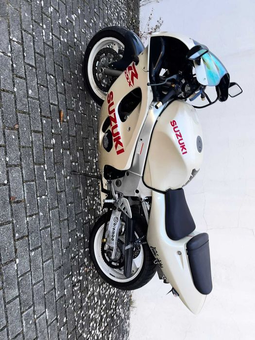 1999 Suzuki gsx r600 srad - 25kwh