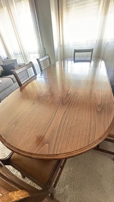 Mesa com cadeiras