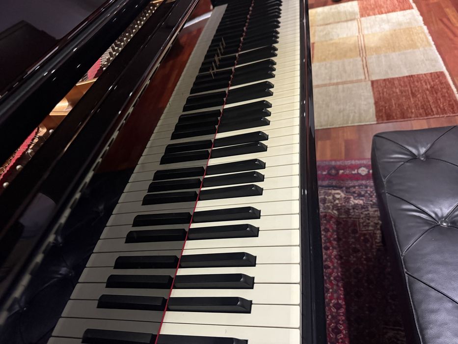 Piano Yamaha C5 para aluguer