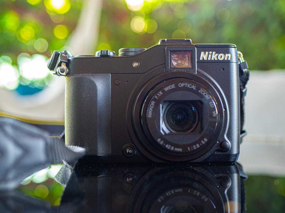 Zaawansowany aparat kompaktowy Nikon Coolpix P7000 – Bogaty Zestaw