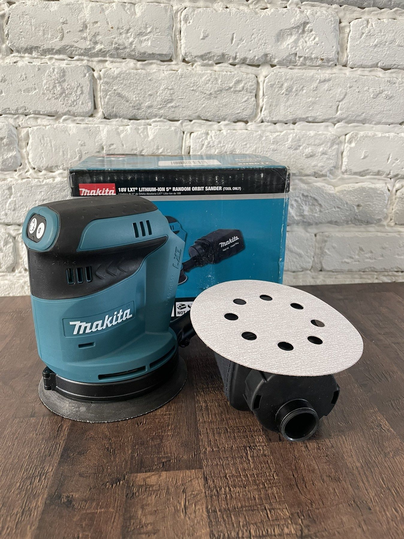 Аккумуляторная шлифовальная машина Makita XOB01Z 18V LXT орбитального