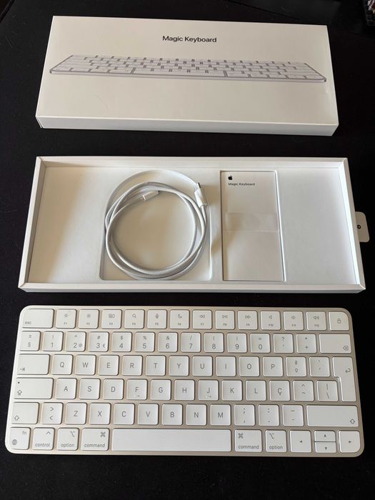 Apple Magic Keyboard (A2450)