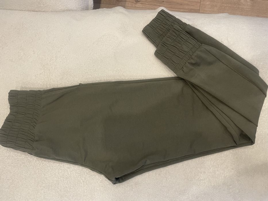 Dresowe spodnie khaki