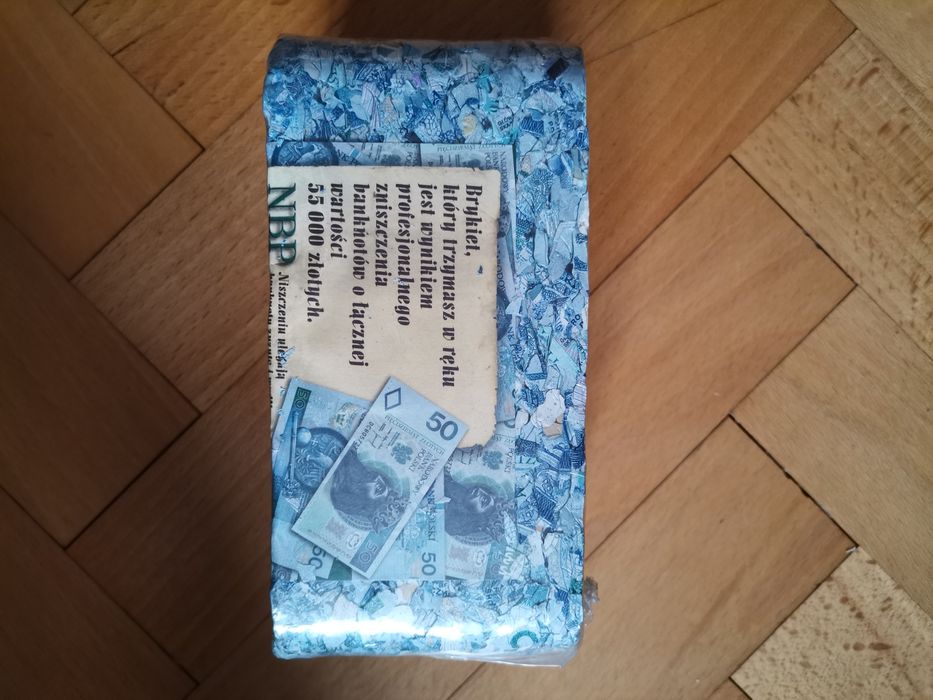 Brykiet z banknotów - zniszczone banknoty