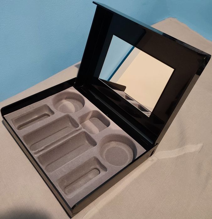 Pudełko na kosmetyki z lusterkiem