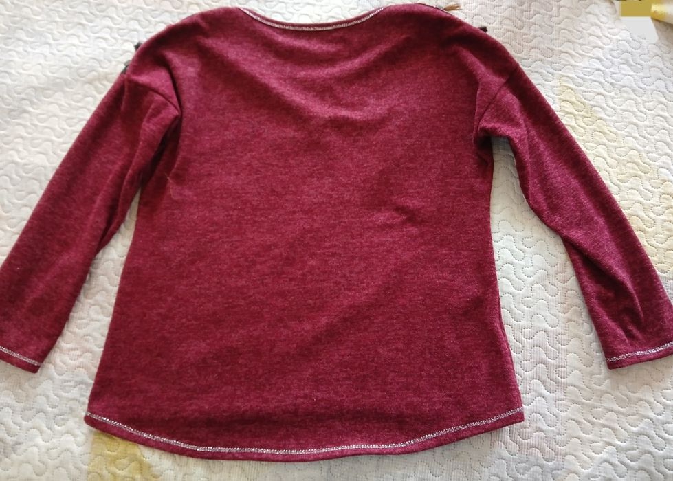 Camisola XL macia com aplicações nos ombros