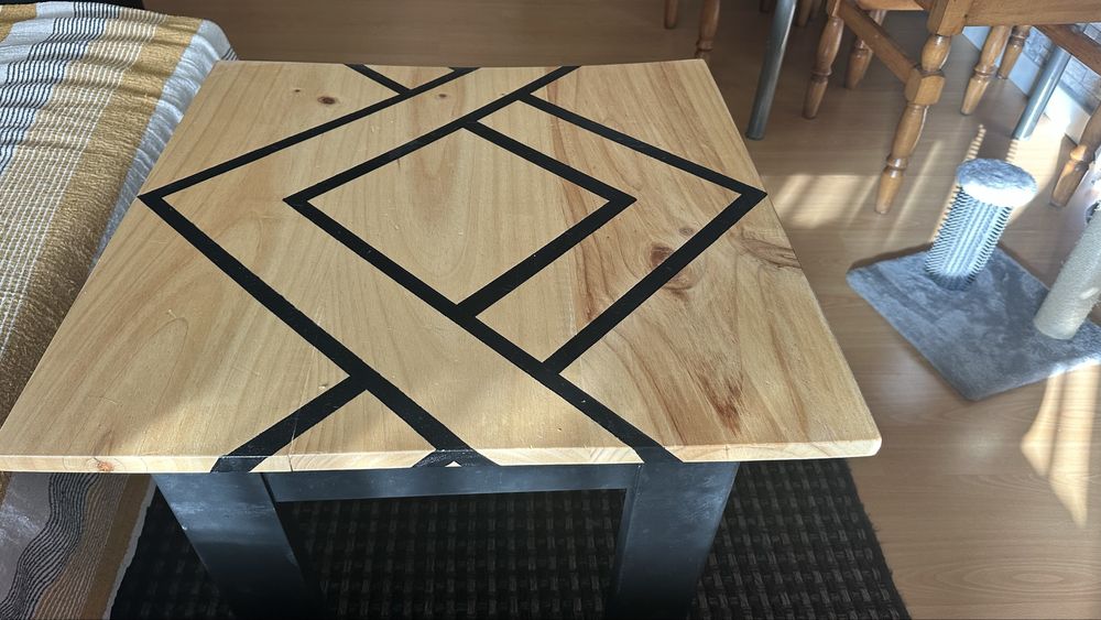 Mesa de sentro pinho