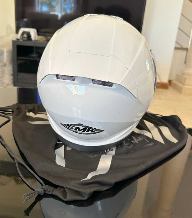 Vendo CAPACETE INTEGRAL SMK júnior – como novo.