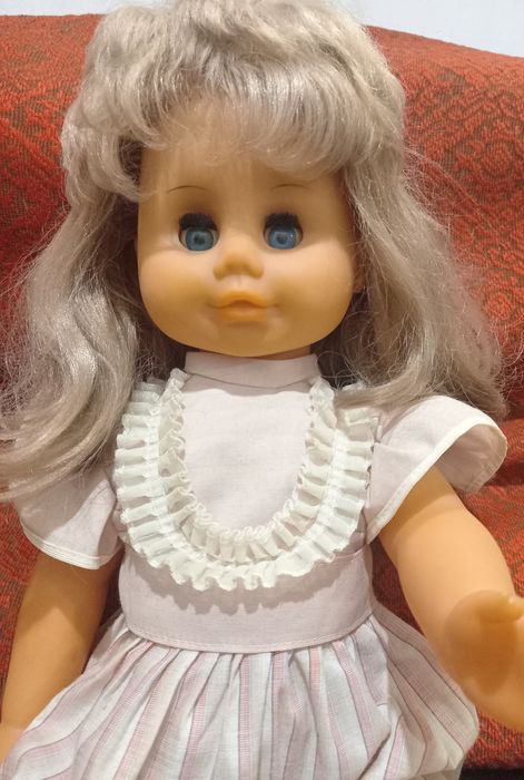 Продам куклу коллекционную