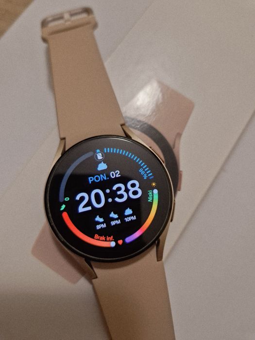 Galaxy Watch 4 40mm + 3 paski