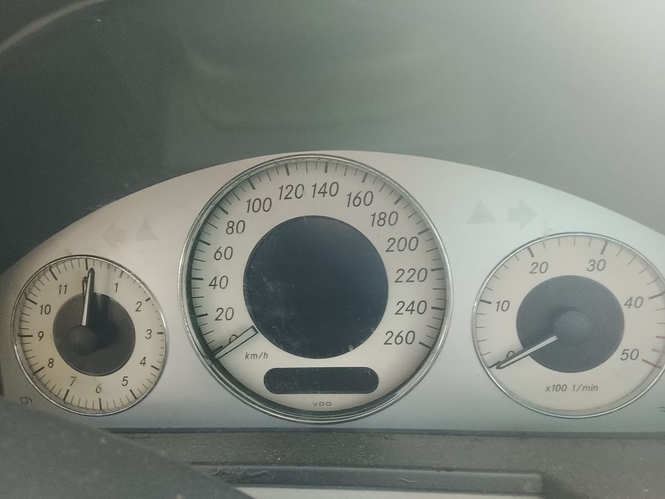 Mercedez Benz e220
