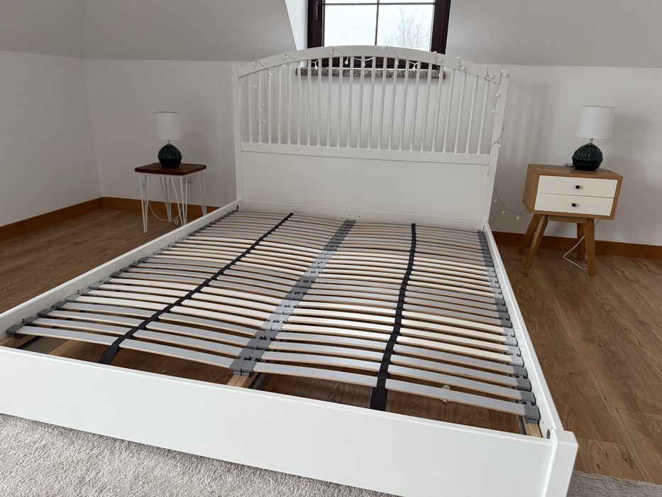 Łóżko drewniane 160x200 z materacem