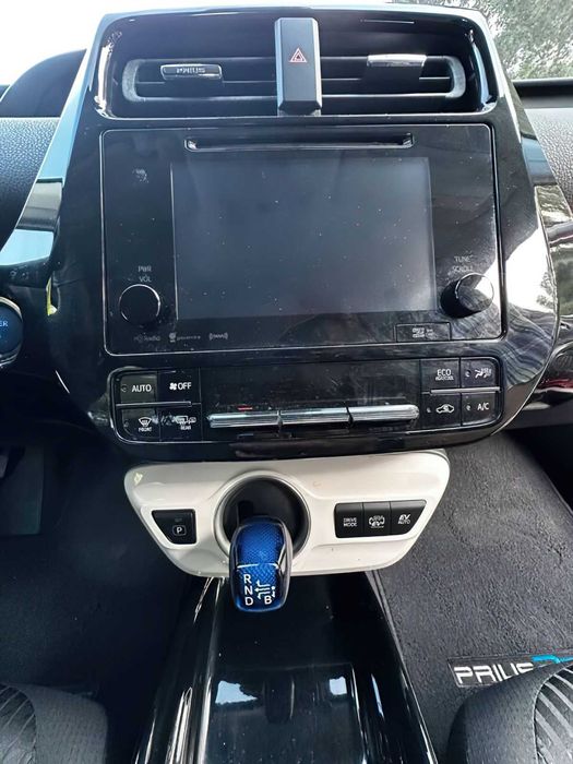 Toyota Prius Prime Premium      2017