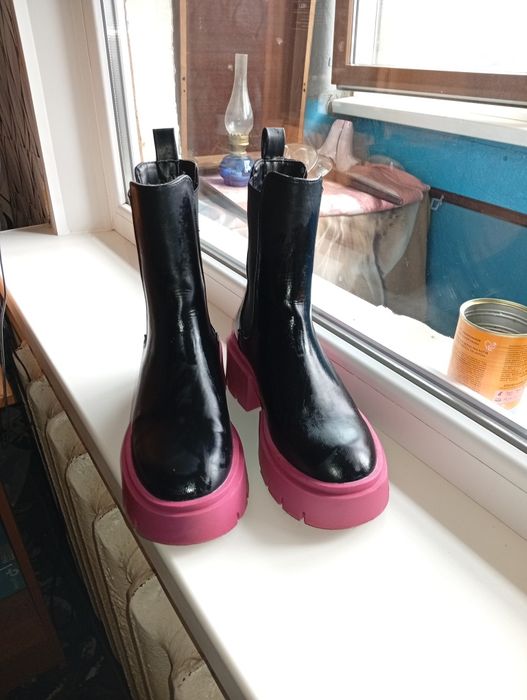 Ботінки нові 39р
