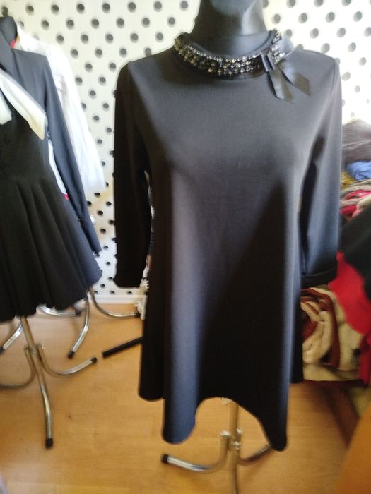 Sukienka mała czarna seksowna