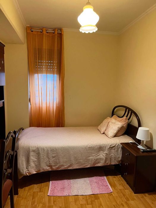 Alugo quarto a estudante