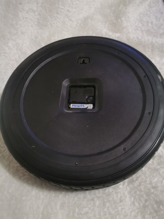 Zegar ścienny w kształcie opony duży.