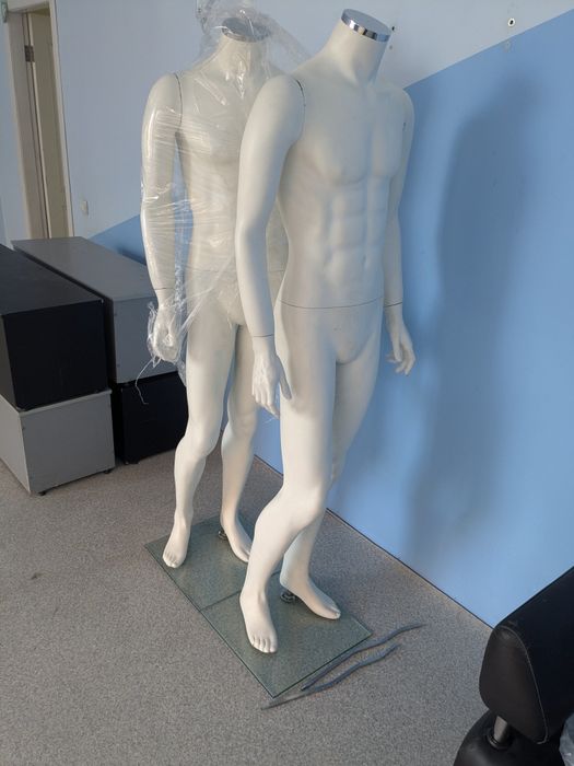 Продам манекены б/у  2 мужских,